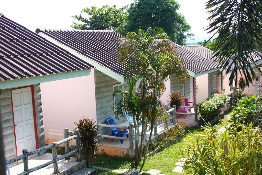 Dahla House Ranong Hotel Bagian luar foto